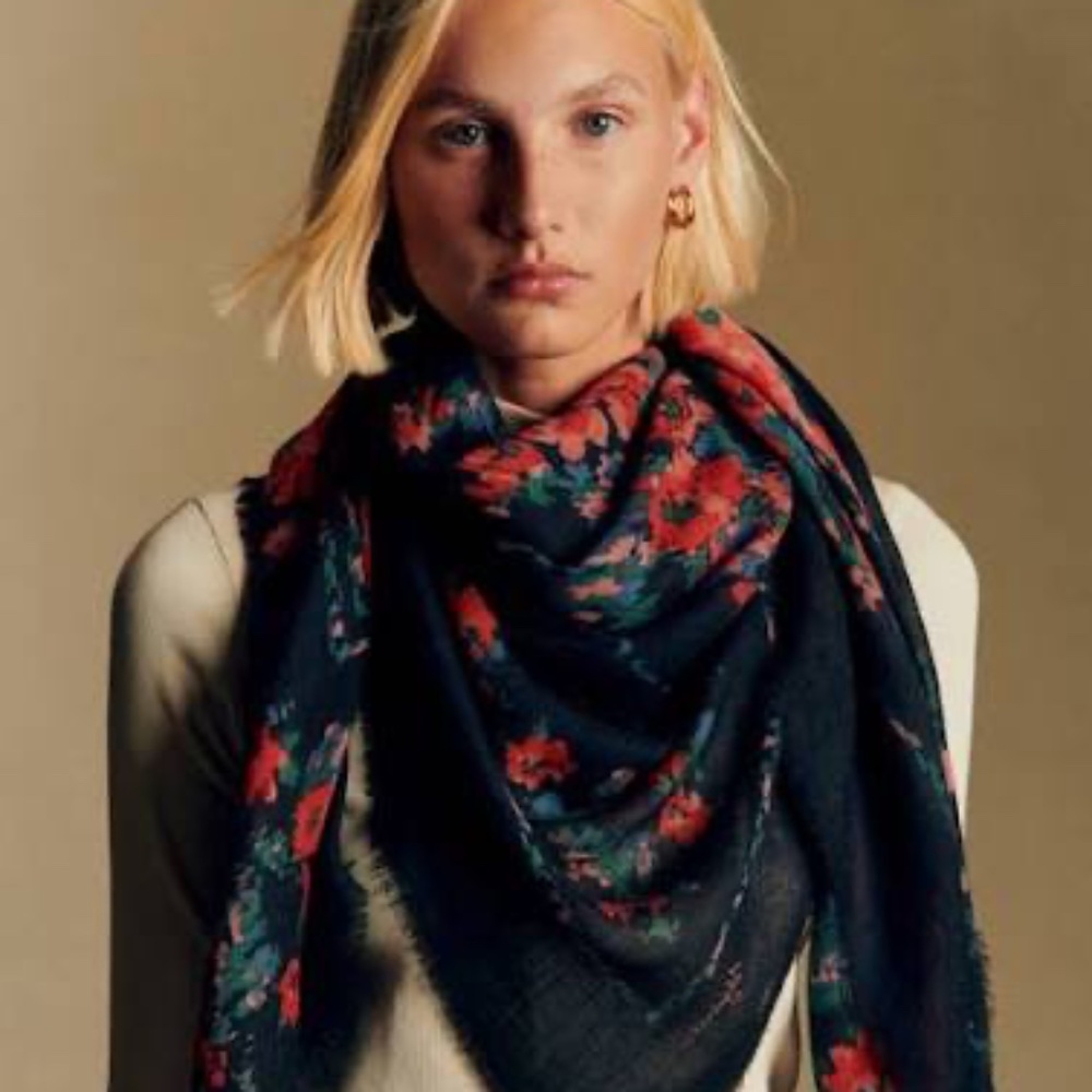 Sezane Pio Scarf - Helin Print NWT